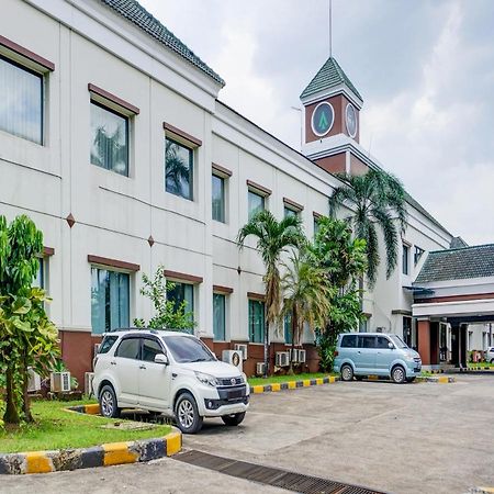 Townhouse Oak Hotel Grand Cikarang Εξωτερικό φωτογραφία