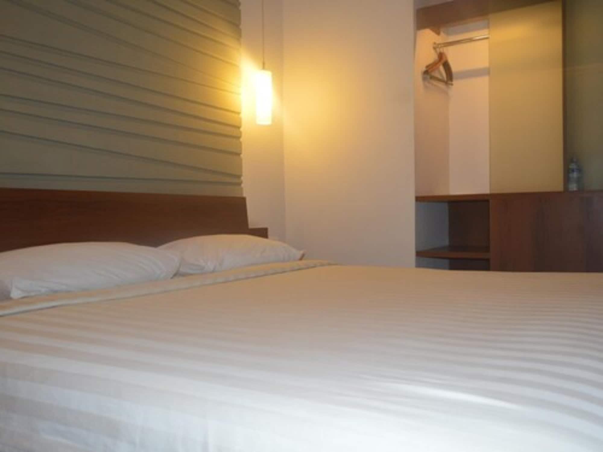 Townhouse Oak Hotel Grand Cikarang Εξωτερικό φωτογραφία