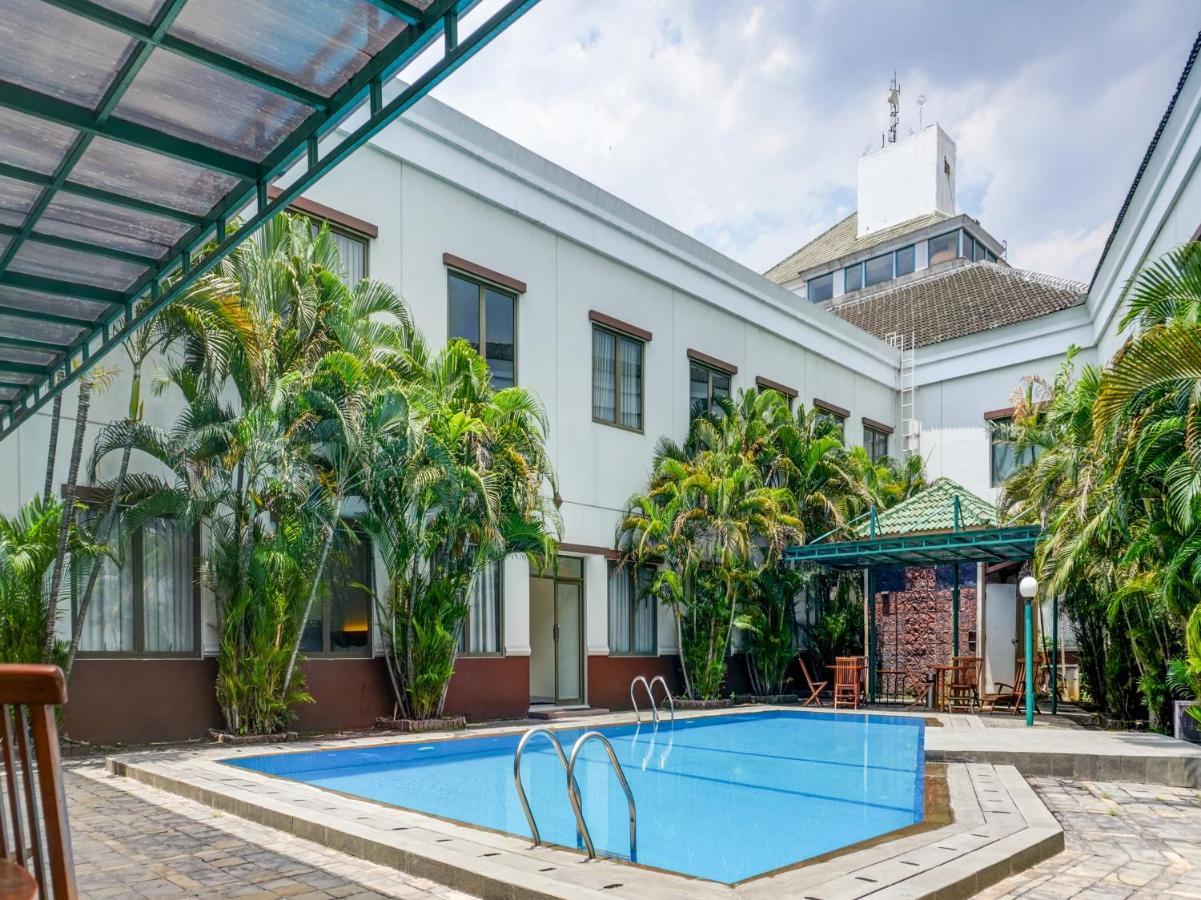 Townhouse Oak Hotel Grand Cikarang Εξωτερικό φωτογραφία