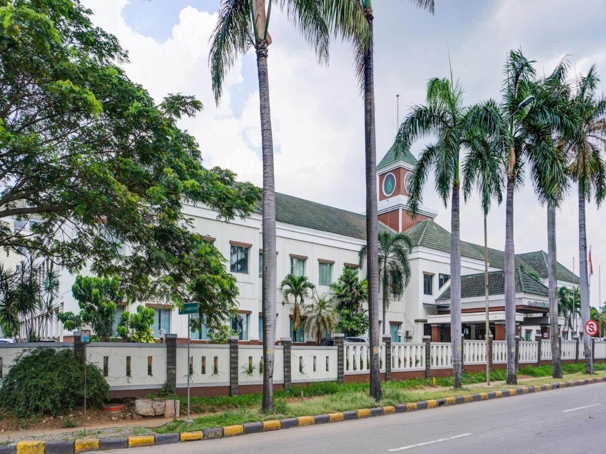 Townhouse Oak Hotel Grand Cikarang Εξωτερικό φωτογραφία