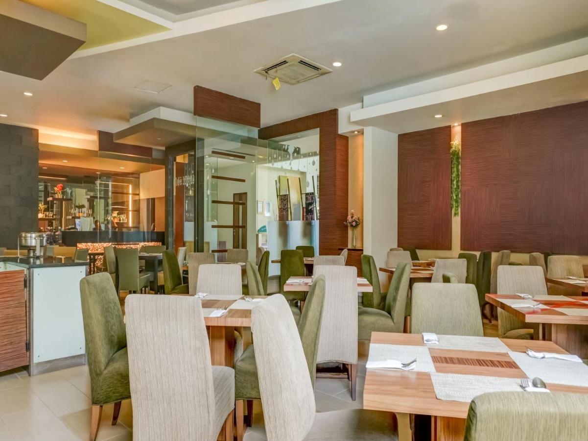 Townhouse Oak Hotel Grand Cikarang Εξωτερικό φωτογραφία