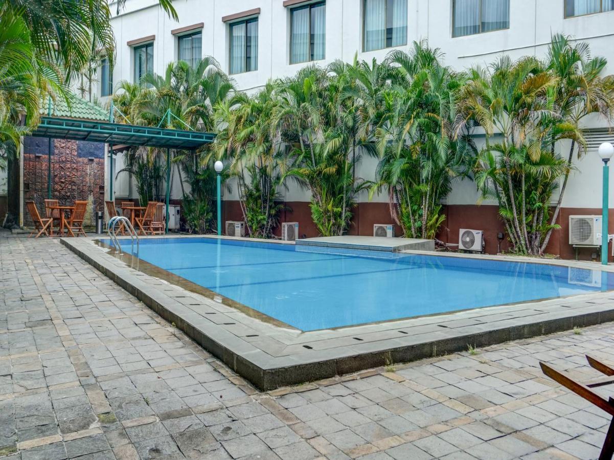 Townhouse Oak Hotel Grand Cikarang Εξωτερικό φωτογραφία