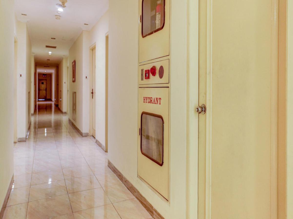 Townhouse Oak Hotel Grand Cikarang Εξωτερικό φωτογραφία