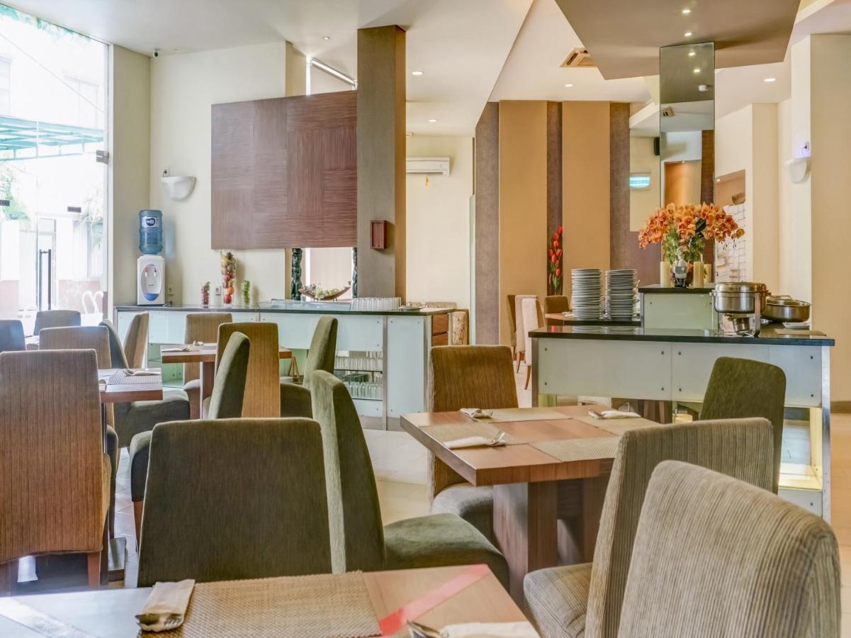 Townhouse Oak Hotel Grand Cikarang Εξωτερικό φωτογραφία