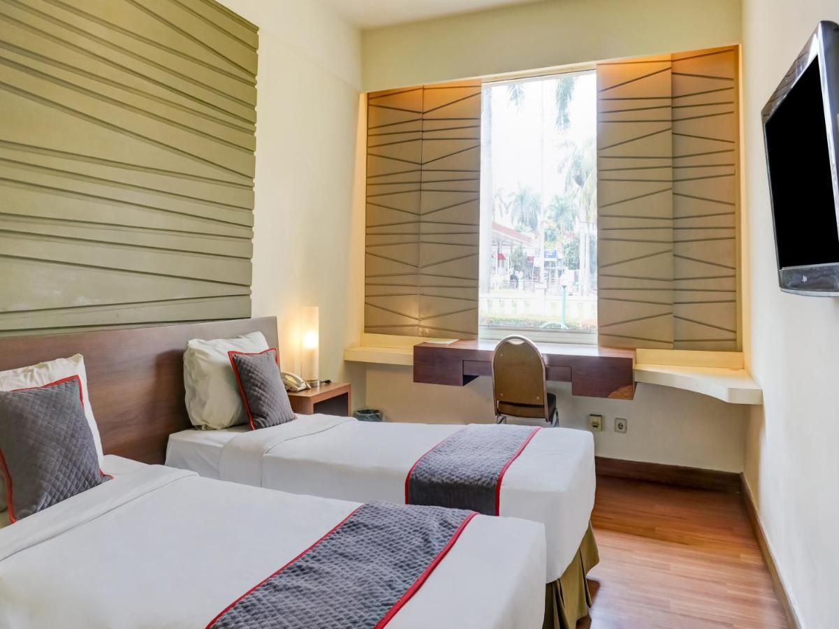 Townhouse Oak Hotel Grand Cikarang Εξωτερικό φωτογραφία