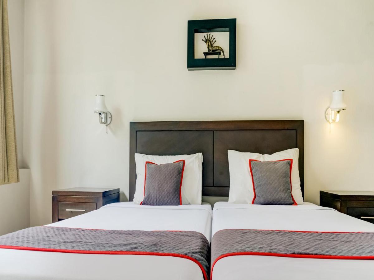 Townhouse Oak Hotel Grand Cikarang Εξωτερικό φωτογραφία