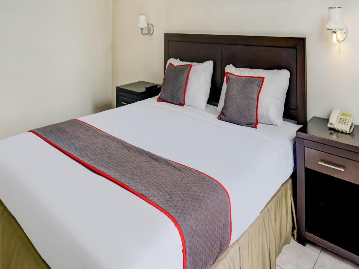 Townhouse Oak Hotel Grand Cikarang Εξωτερικό φωτογραφία