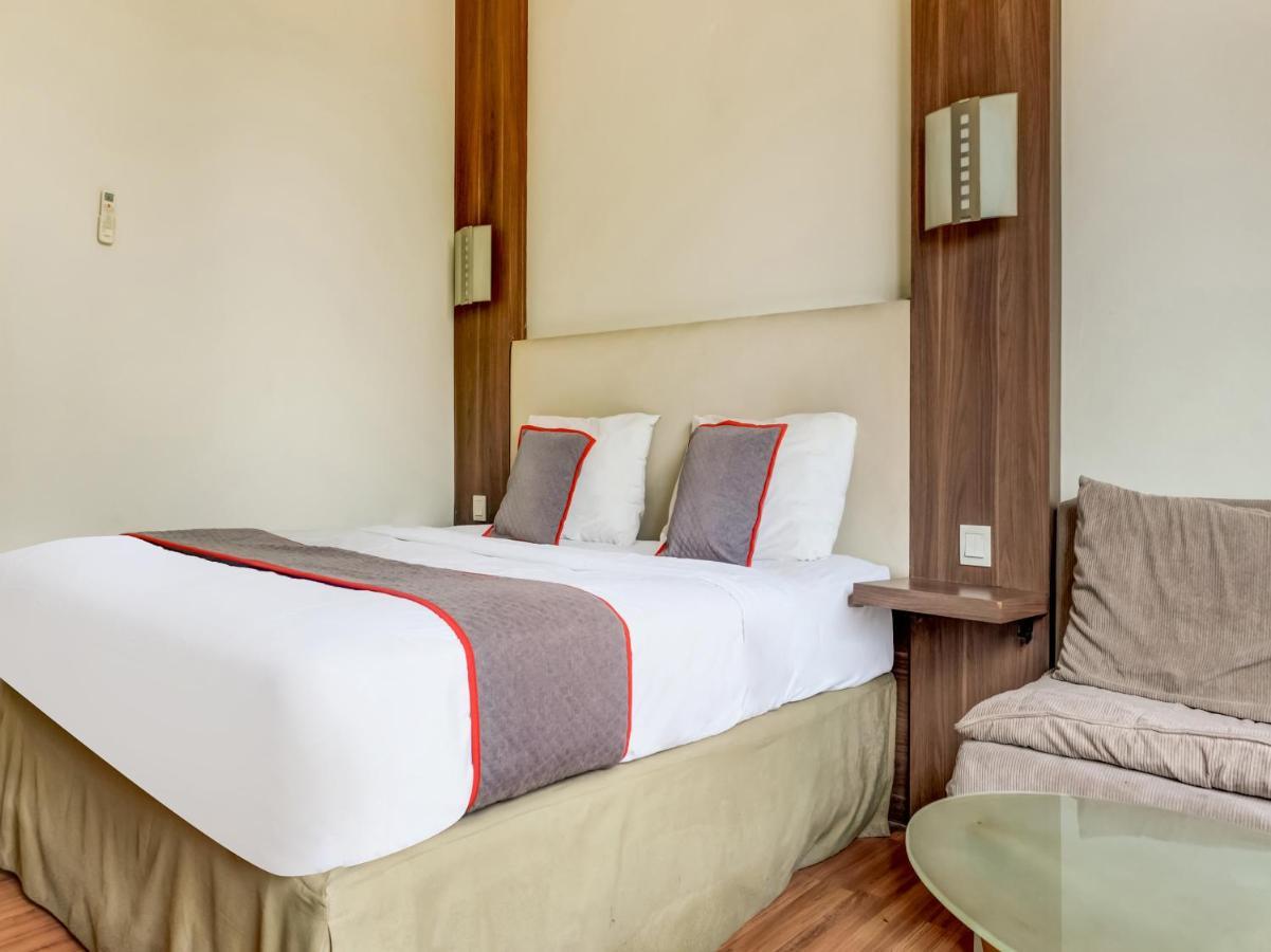 Townhouse Oak Hotel Grand Cikarang Εξωτερικό φωτογραφία