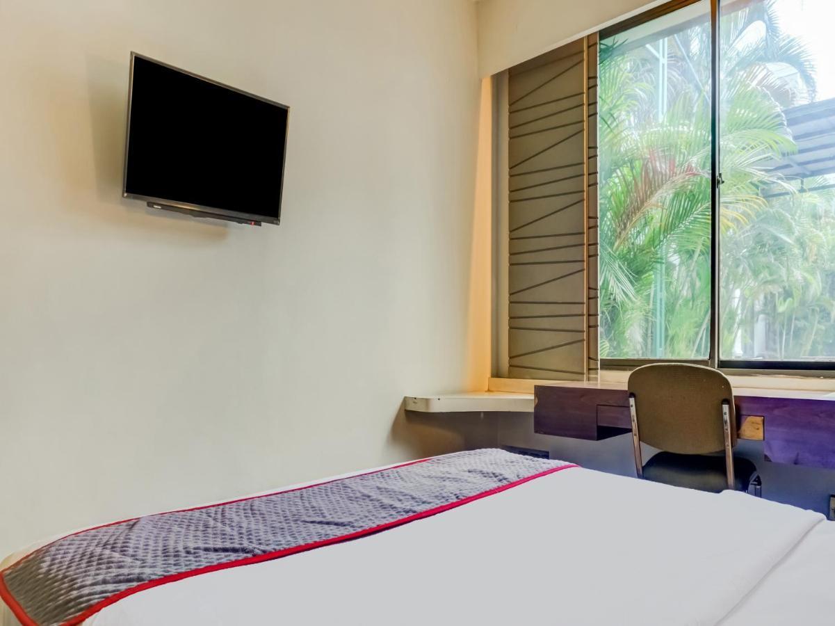 Townhouse Oak Hotel Grand Cikarang Εξωτερικό φωτογραφία