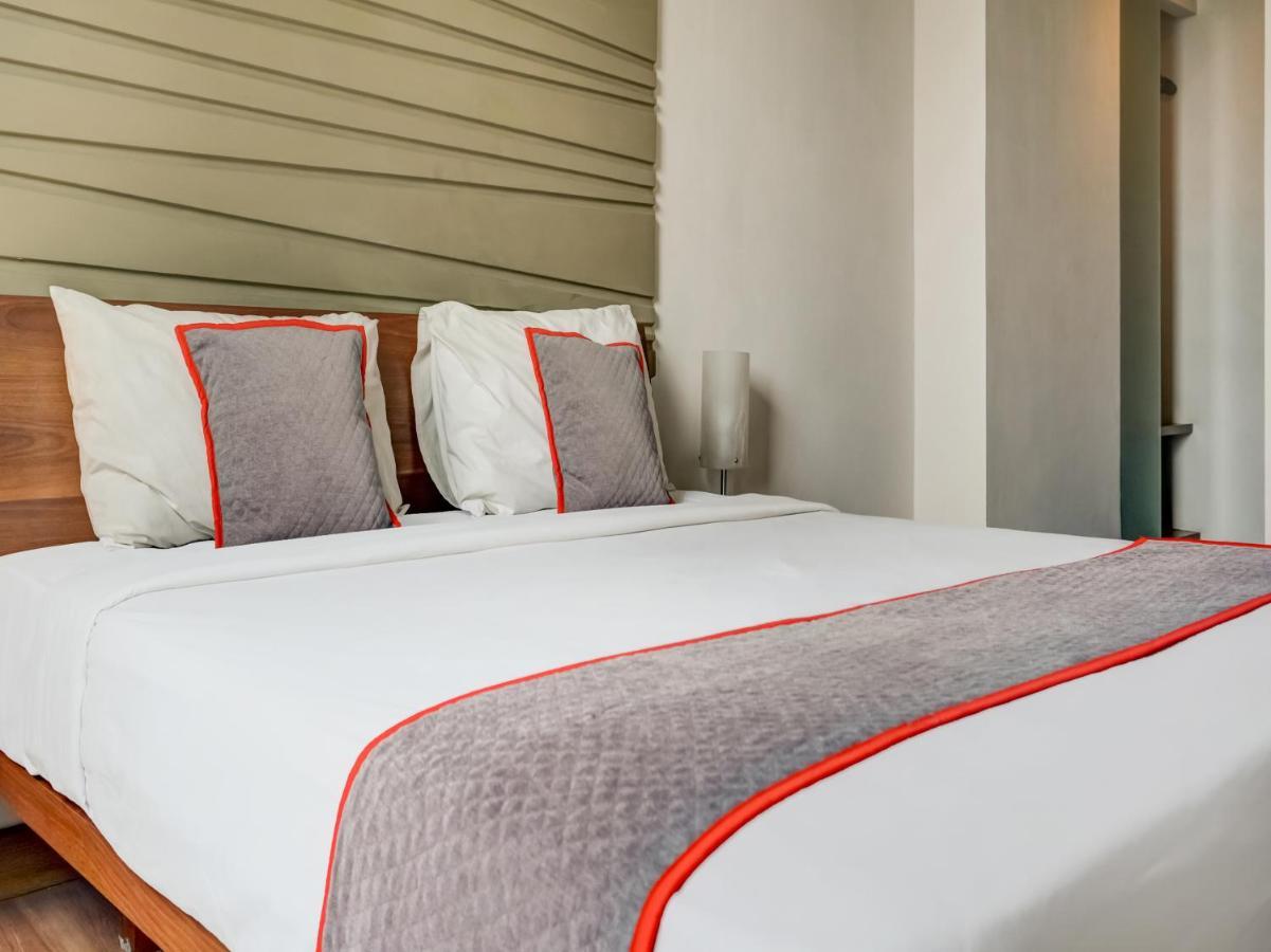 Townhouse Oak Hotel Grand Cikarang Εξωτερικό φωτογραφία