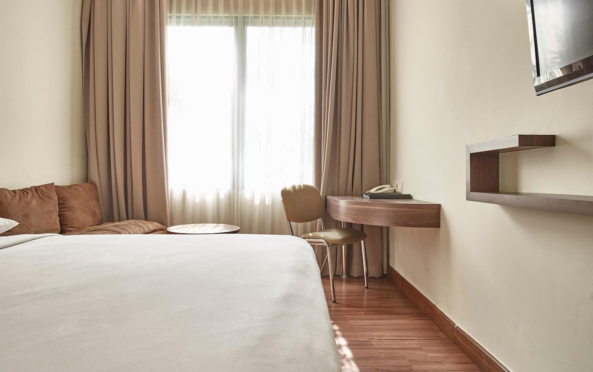 Townhouse Oak Hotel Grand Cikarang Εξωτερικό φωτογραφία
