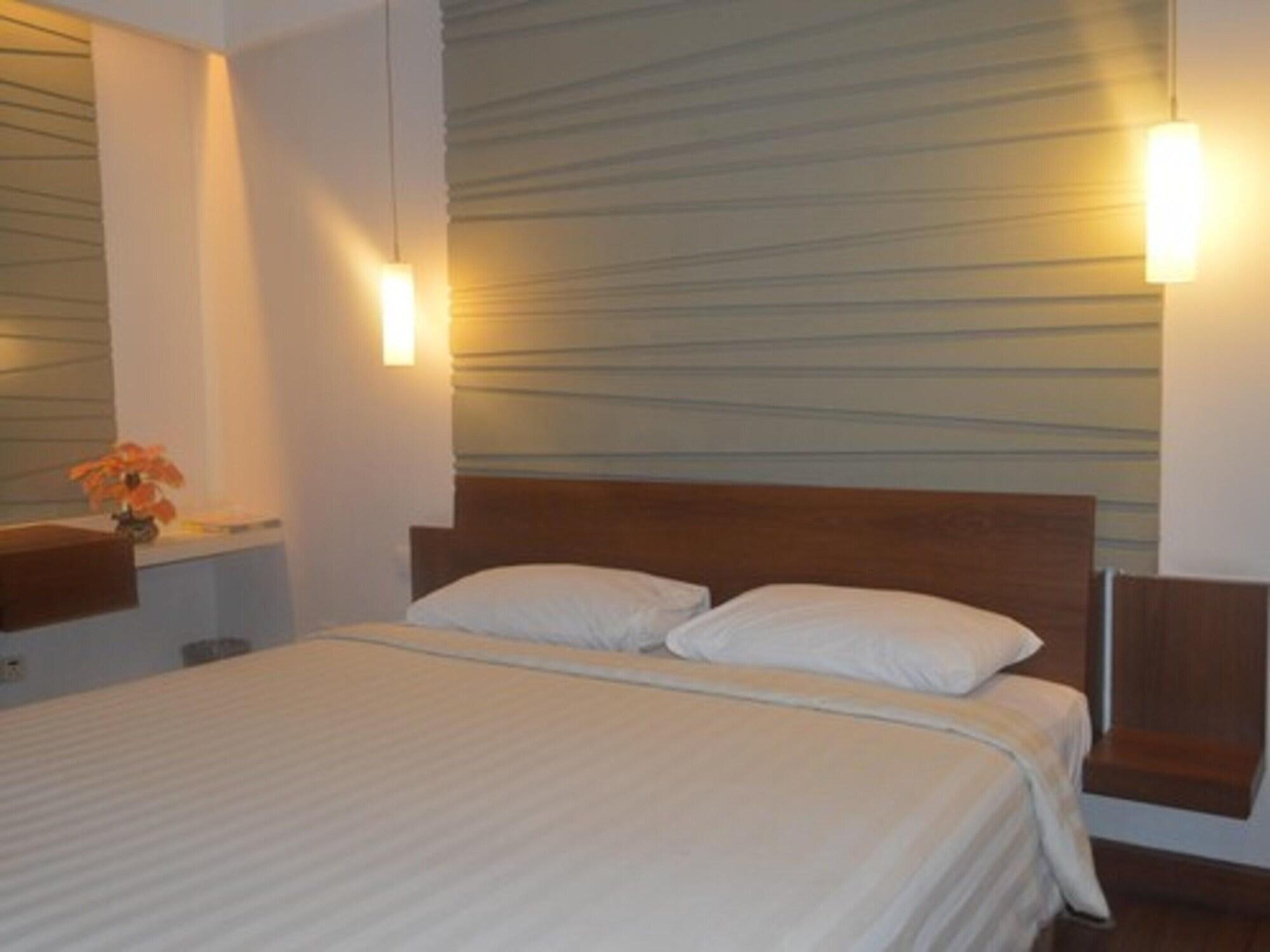 Townhouse Oak Hotel Grand Cikarang Εξωτερικό φωτογραφία