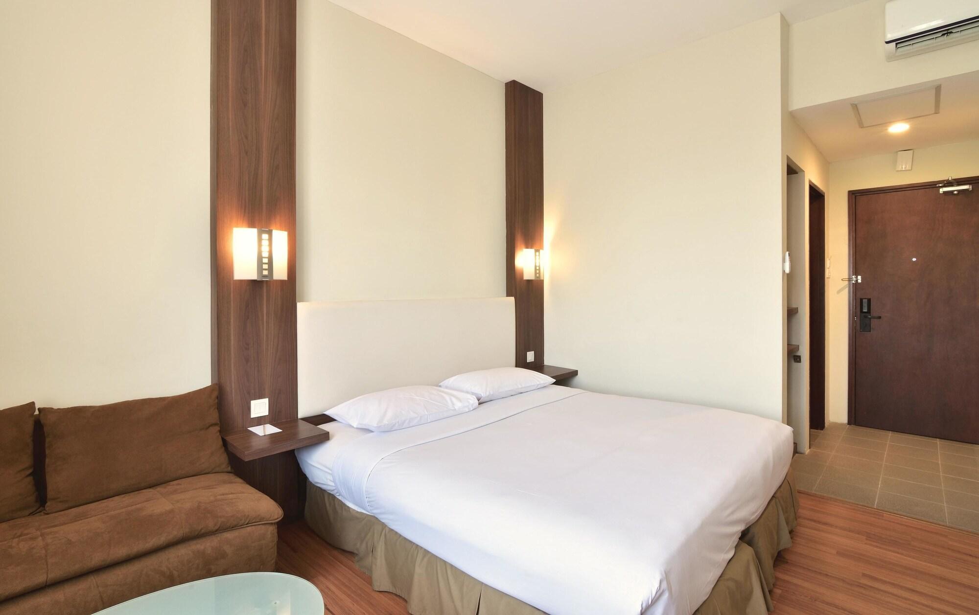Townhouse Oak Hotel Grand Cikarang Εξωτερικό φωτογραφία