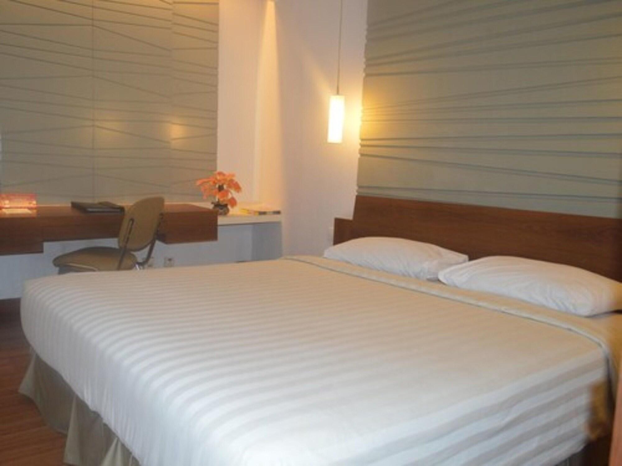 Townhouse Oak Hotel Grand Cikarang Εξωτερικό φωτογραφία