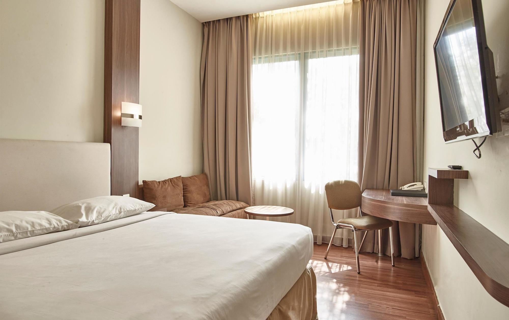 Townhouse Oak Hotel Grand Cikarang Εξωτερικό φωτογραφία