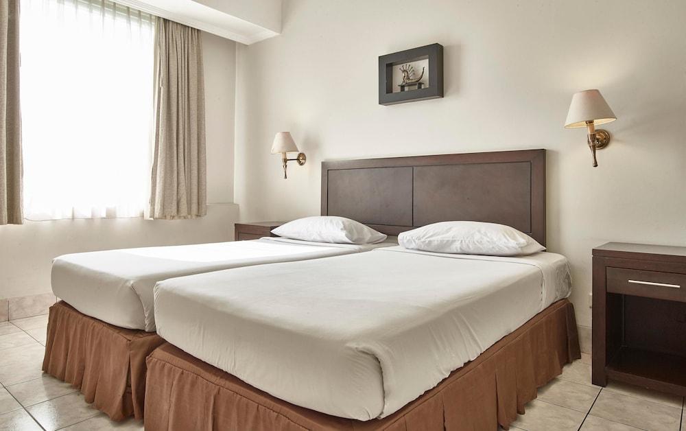 Townhouse Oak Hotel Grand Cikarang Εξωτερικό φωτογραφία