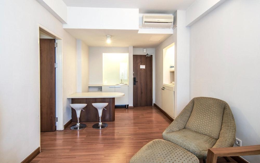 Townhouse Oak Hotel Grand Cikarang Εξωτερικό φωτογραφία