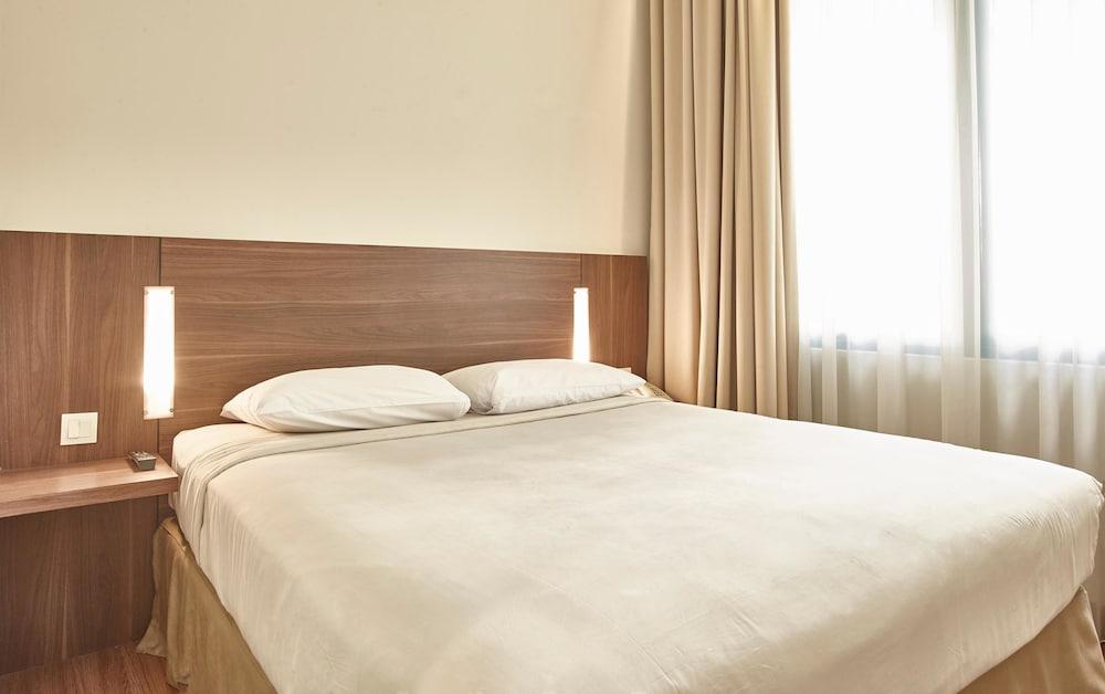 Townhouse Oak Hotel Grand Cikarang Εξωτερικό φωτογραφία