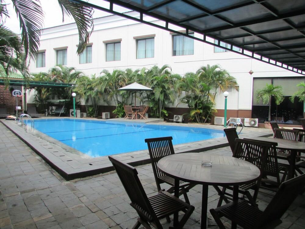 Townhouse Oak Hotel Grand Cikarang Εξωτερικό φωτογραφία